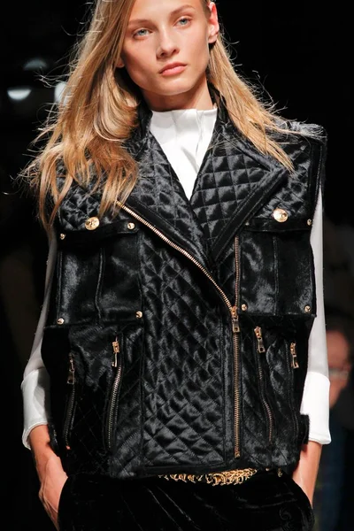 Look 77